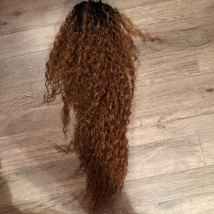 Shake n go curly drawstring ponytail 36” OT30